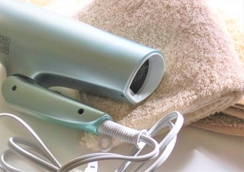 ドライヤーの寿命はいつ 火花や焦げ臭いにおいの原因を徹底解明 那須塩原 貸別荘を営む森のもかさん